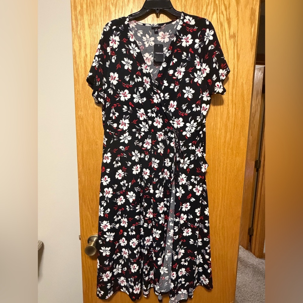 torrid Black Floral Faux Wrap Dress with White & Red Blooms NWT Size 2